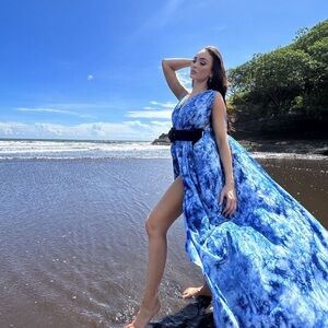 Made and worn by former Miss Universe, R’bonney Nola.